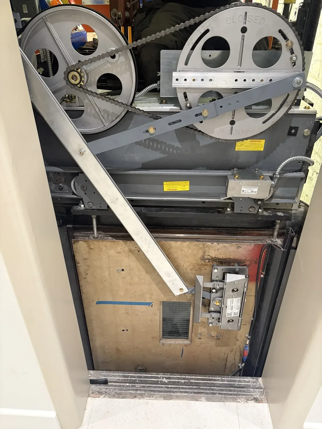 Lift door equipment from the original repair gallery