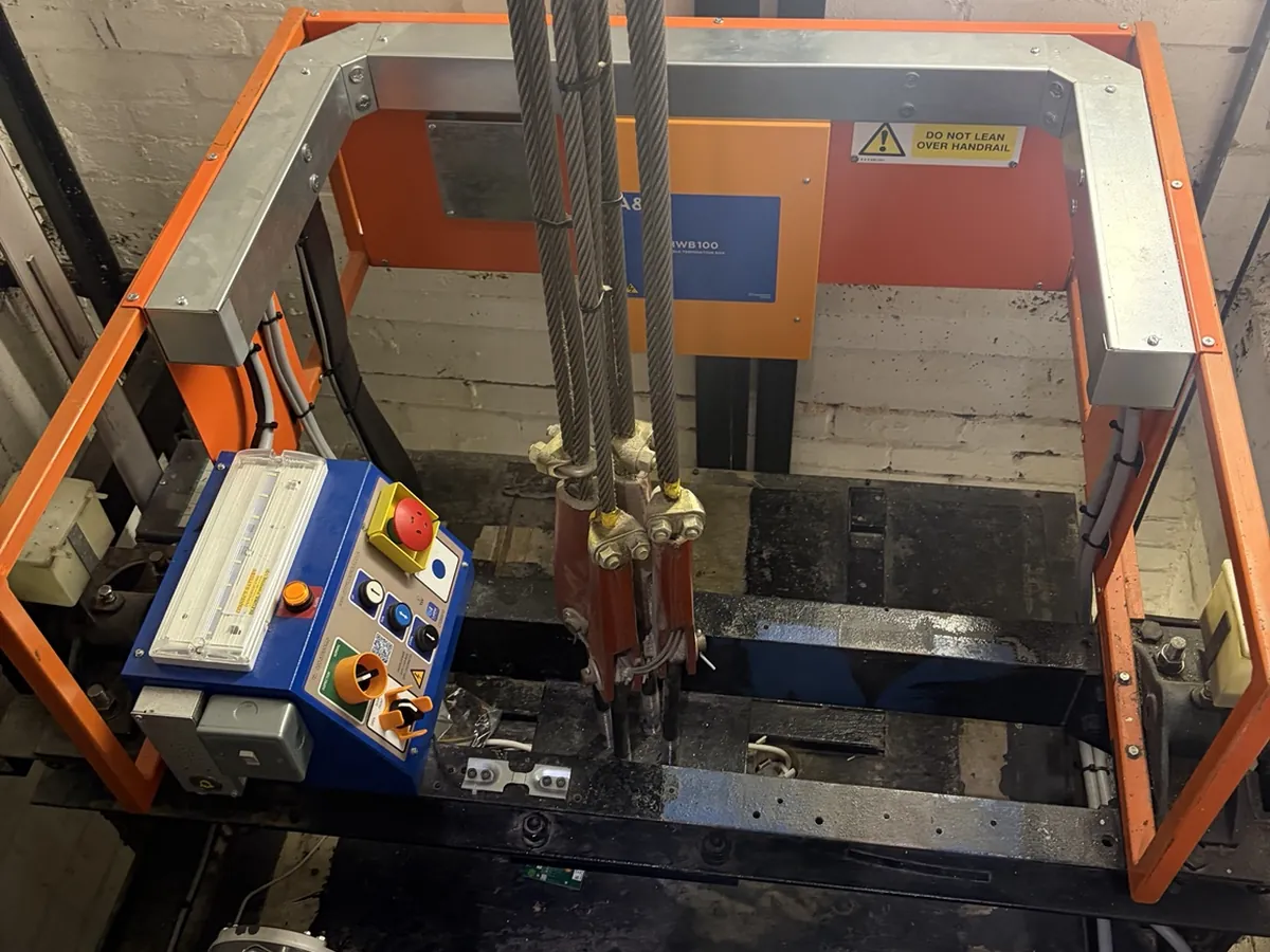 Lift modernisation equipment on car top